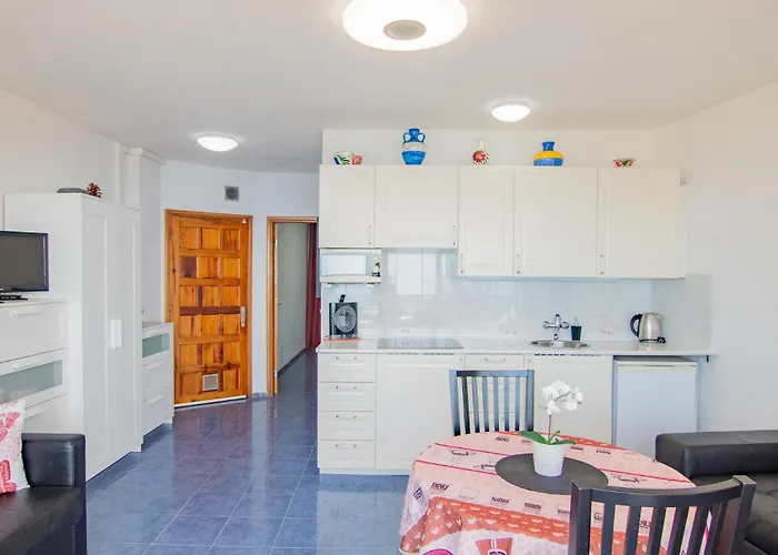 Ocean Breeze Apartment